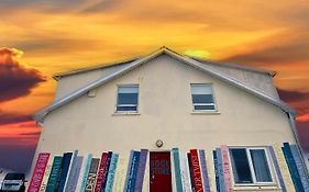 The Bookstore Family Apartment